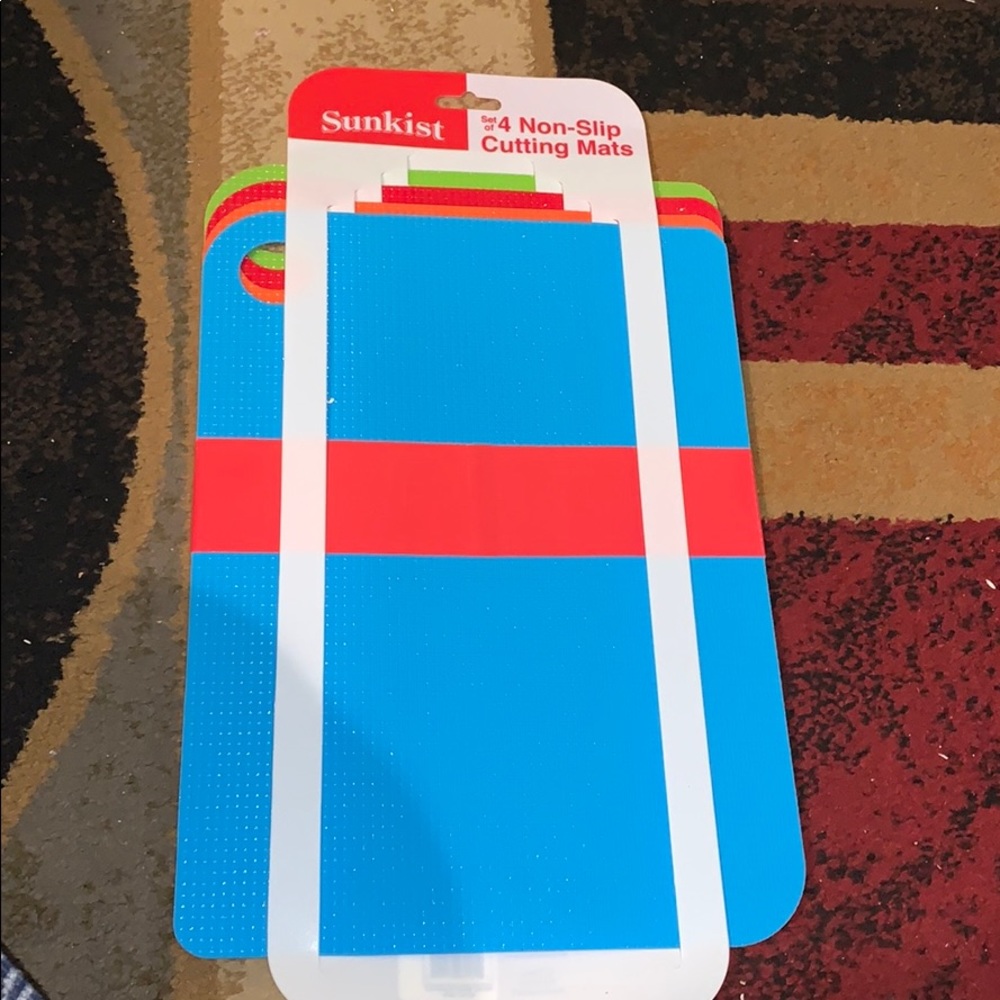 Set of 4 non-slip cutting mats